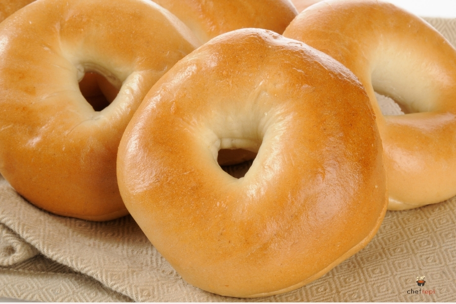 ベーグルの魅力を徹底解説：ユダヤの伝統が生んだもちもちパンの世界
