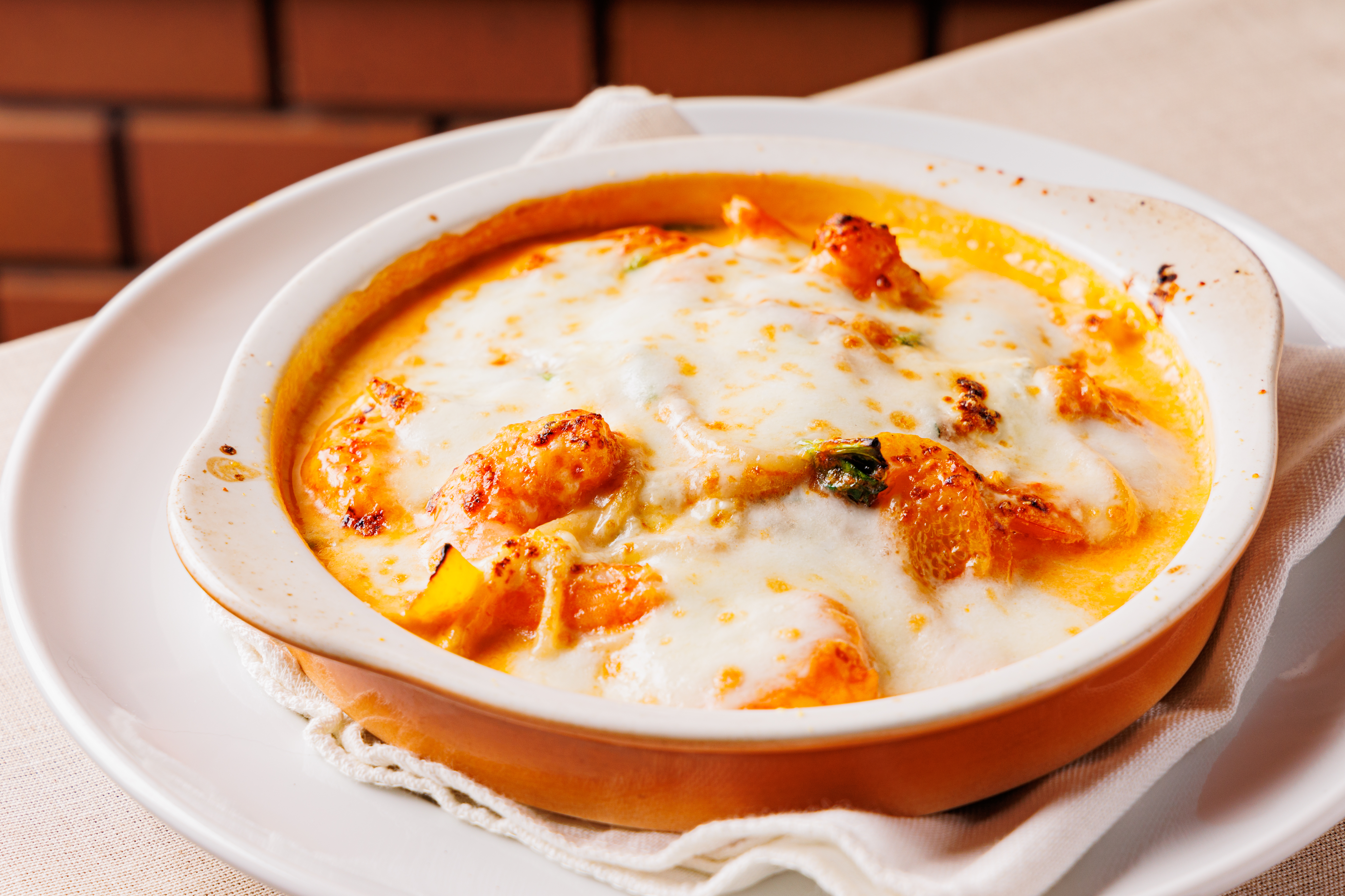 ベシャメルソースとは？その歴史から特徴、基本の作り方を徹底解説！