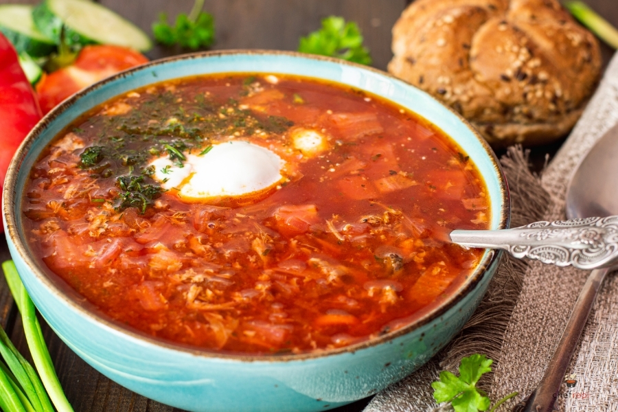 ボルシチとは？ウクライナ発祥の真紅のスープの魅力と歴史