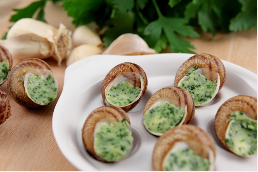 エスカルゴバターとは？フランス伝統の万能調味料を徹底解説