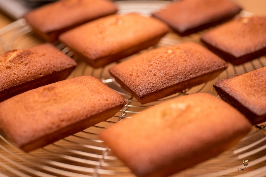 フィナンシェの魅力を徹底解説：金塊型に込められた歴史と焦がしバターの香り