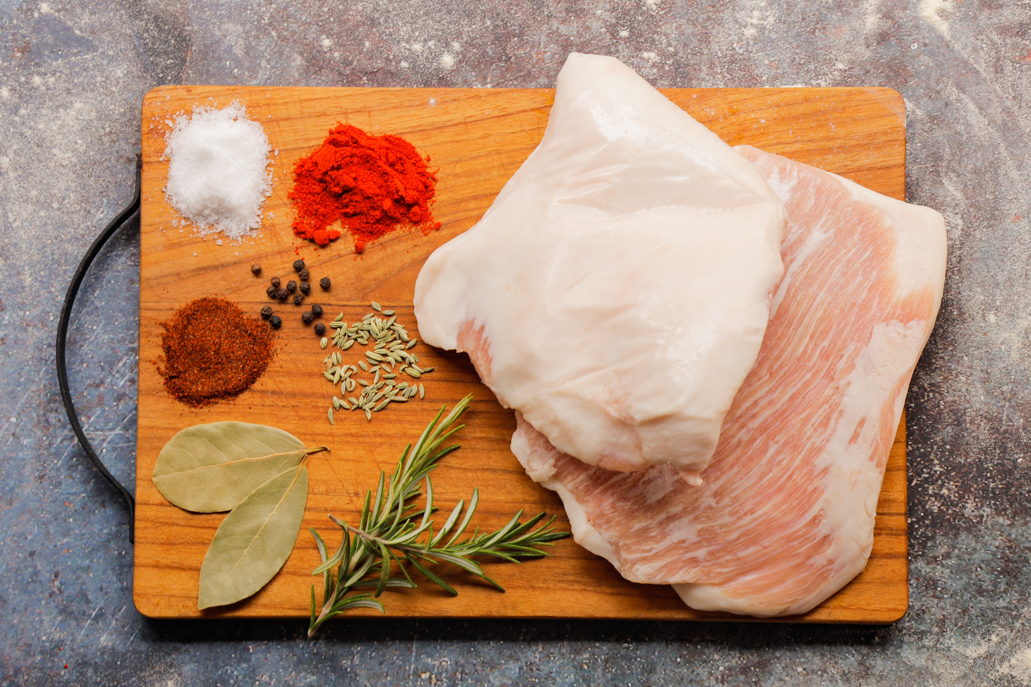 グアンチャーレとは？豚ほほ肉の旨味が凝縮したイタリア伝統食材の魅力