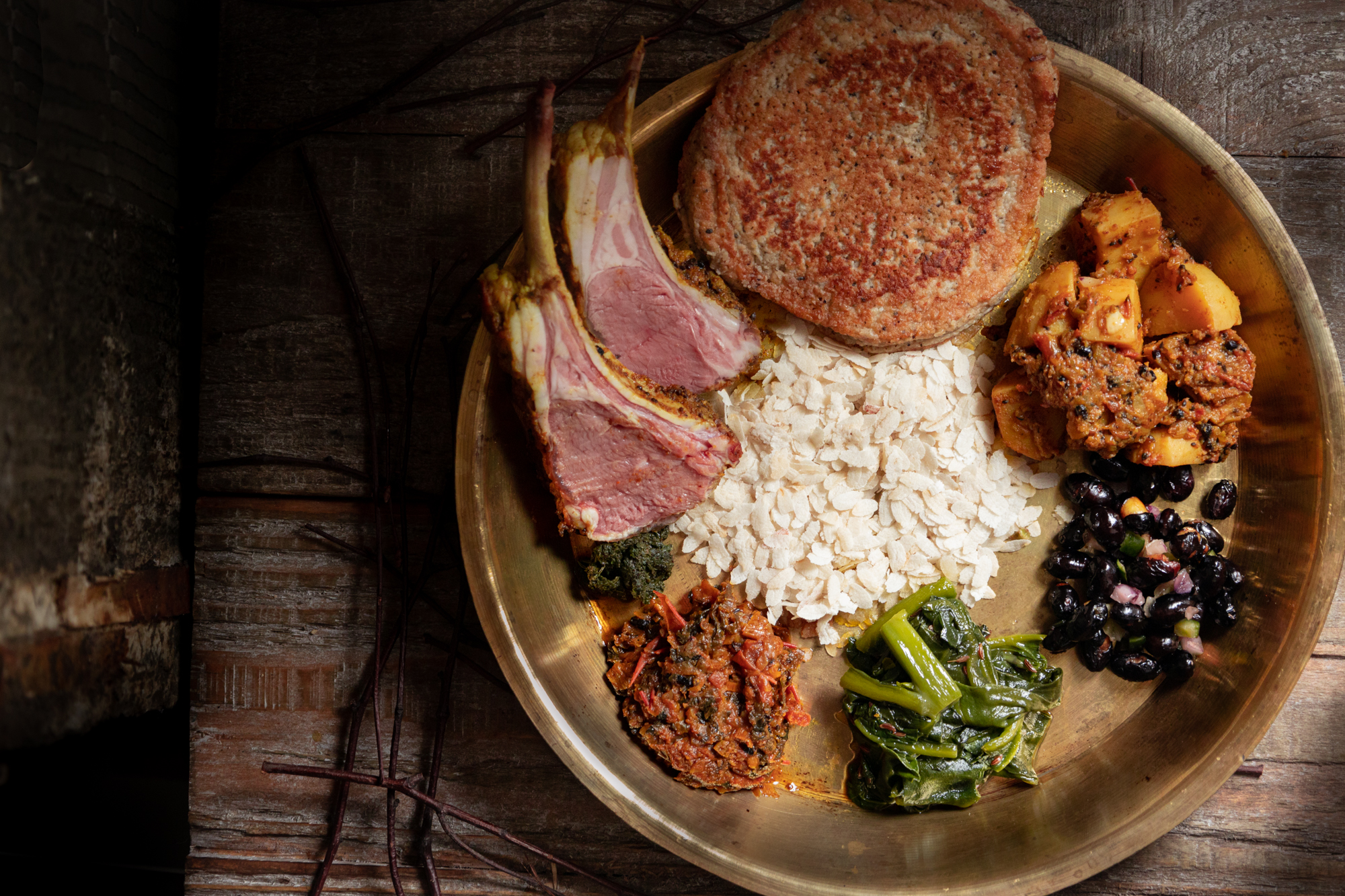 ネパールの軽食「カジャ」とは？多様な味わいと食文化を解説