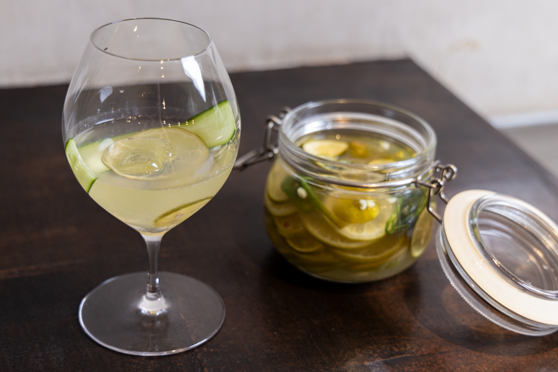 レモネードの世界：薬から愛される飲み物への変遷と魅力