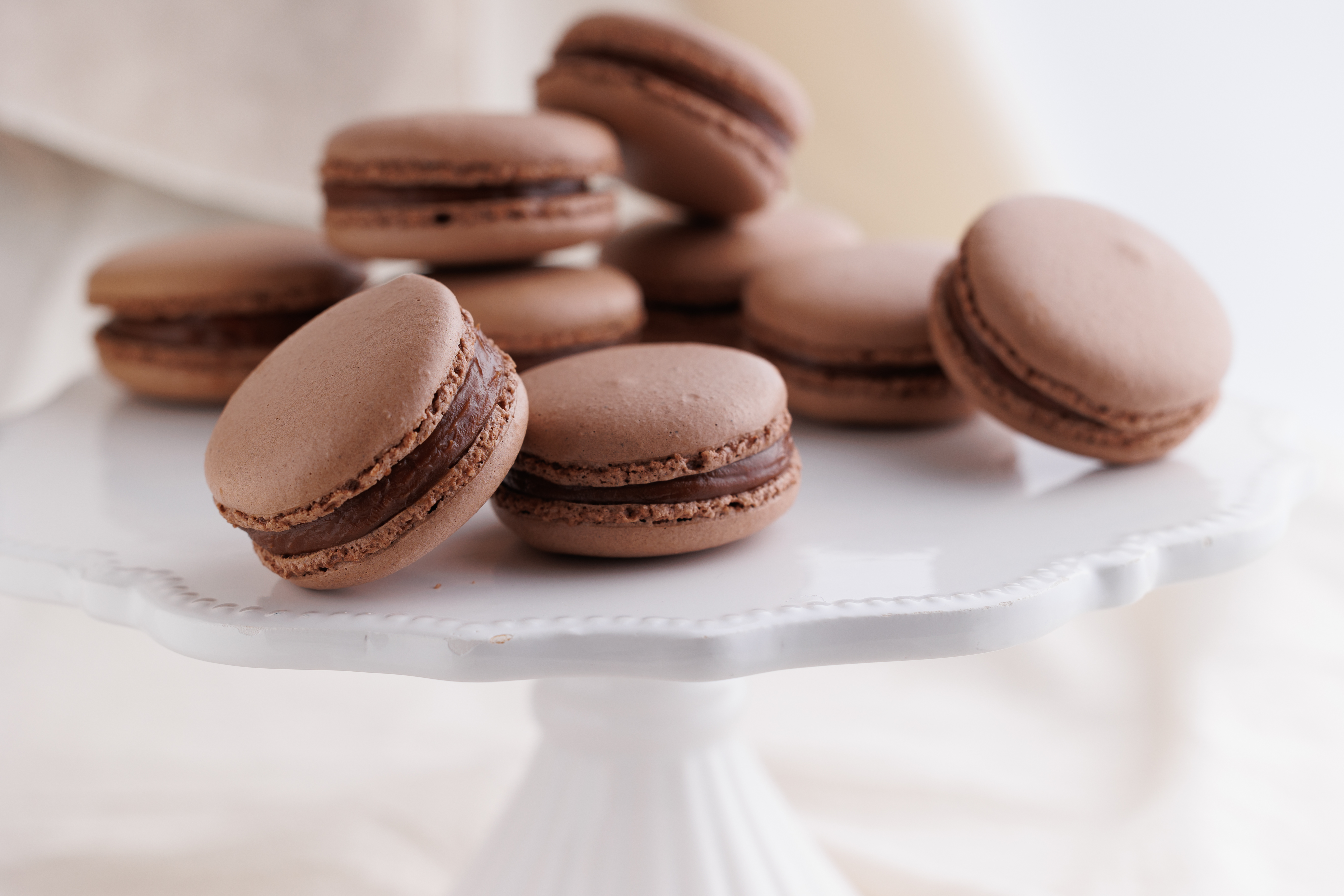 マカロンの魅力を徹底解説：イタリア発祥からパリの宝石菓子へ
