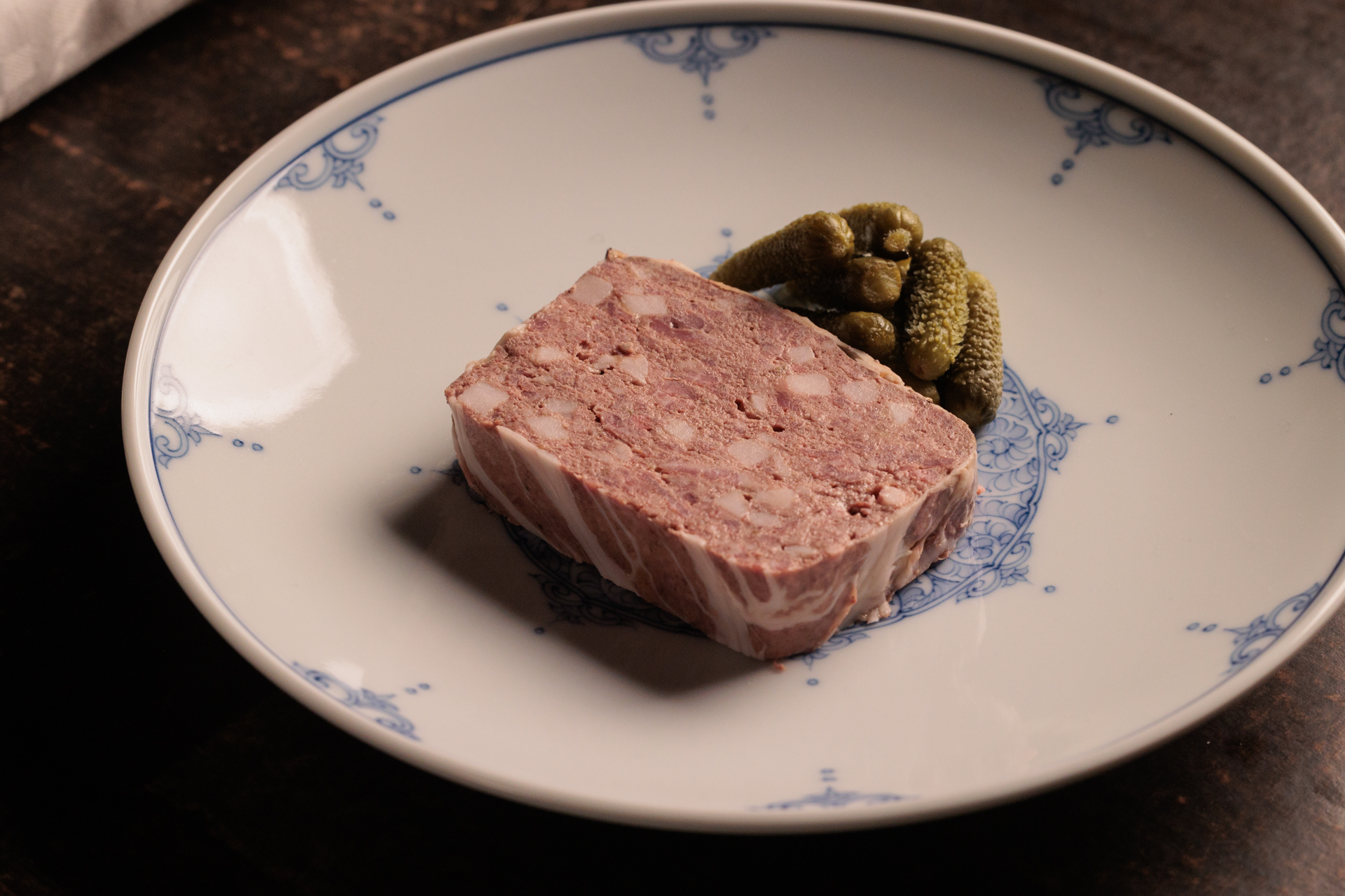 パテ・ド・カンパーニュとは？起源から特徴、材料まで、フランス伝統の味を徹底解説