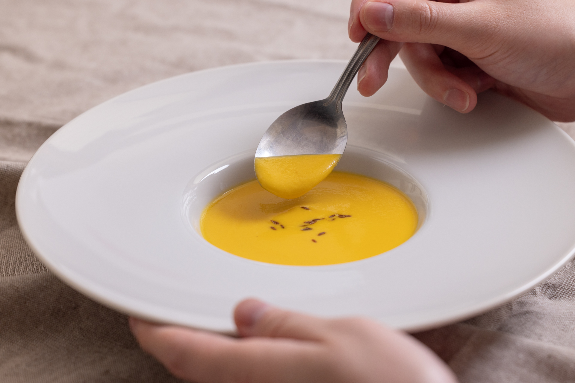 ポタージュとは？フランス生まれのスープの魅力と奥深い世界