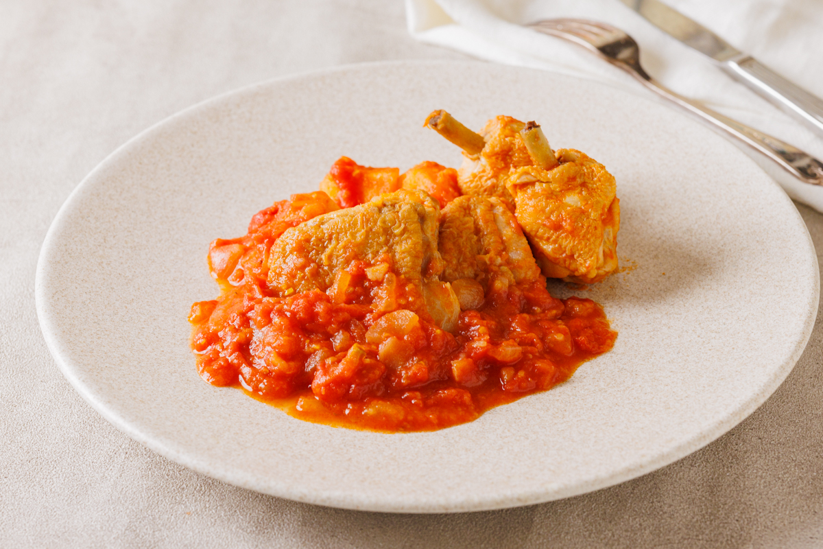 プーレ・オ・ヴィネーグルとは？リヨンが誇る鶏のビネガー煮込みの魅力