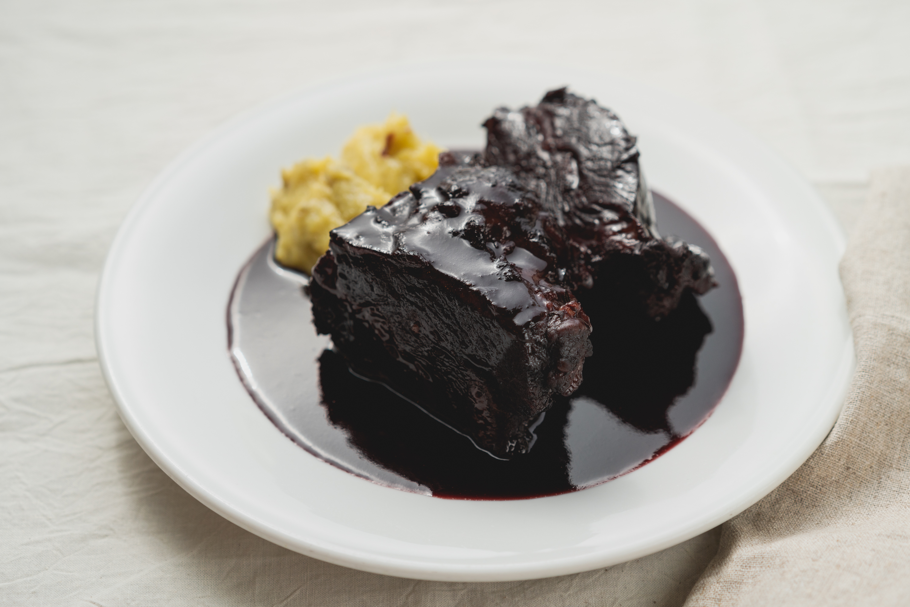 赤ワイン煮込みの世界：その魅力と特徴、調理法を徹底解説