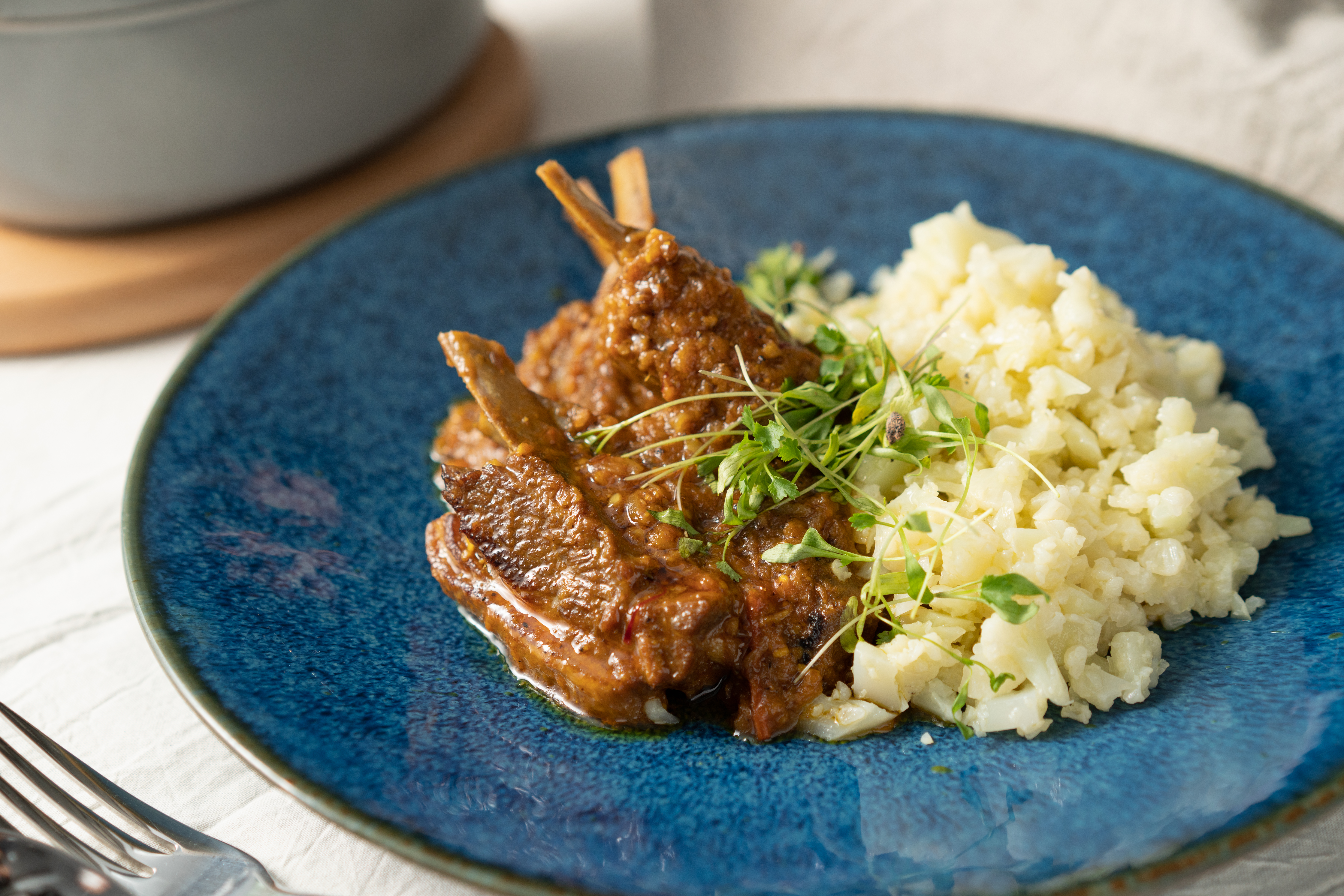 ローガンジョシュとは？カシミール地方が誇る香り高き煮込み料理の魅力