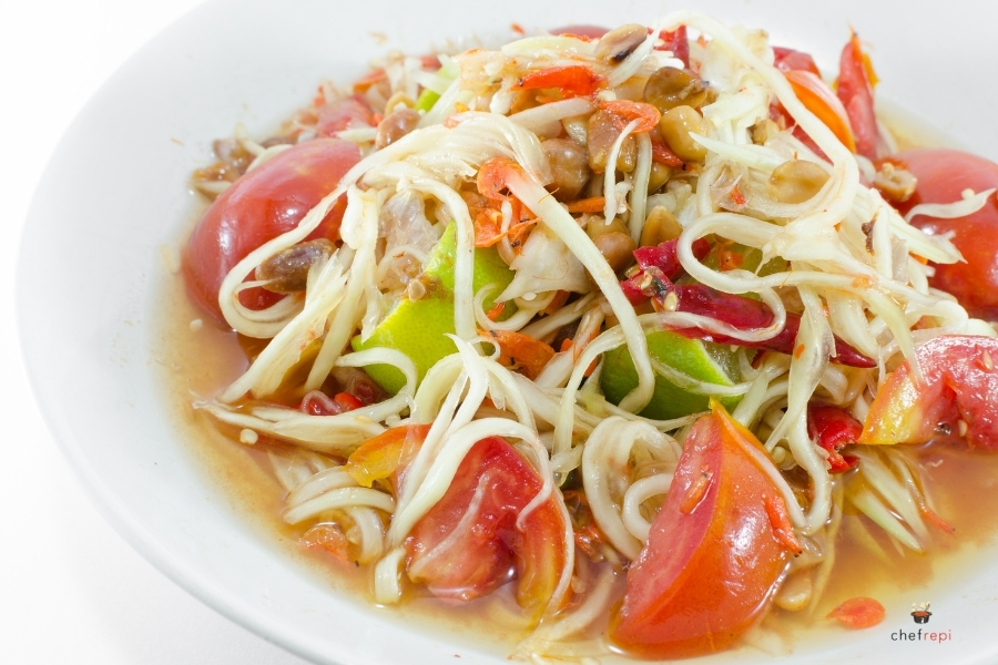 ソムタムとは？青パパイヤが主役、タイの国民的サラダの世界