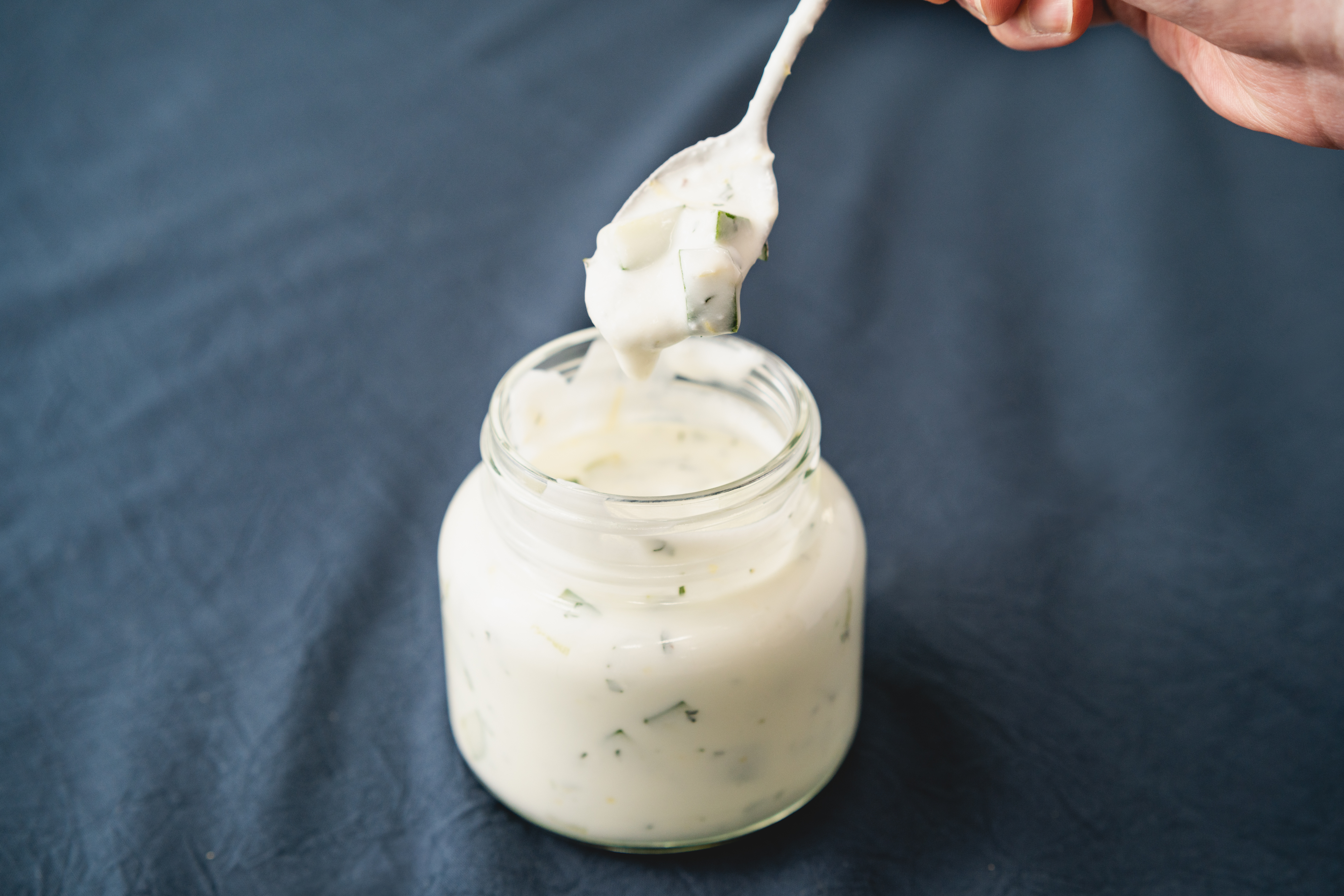 ザジキソースの魅力を徹底解説：ギリシャ生まれの万能ヨーグルトソース