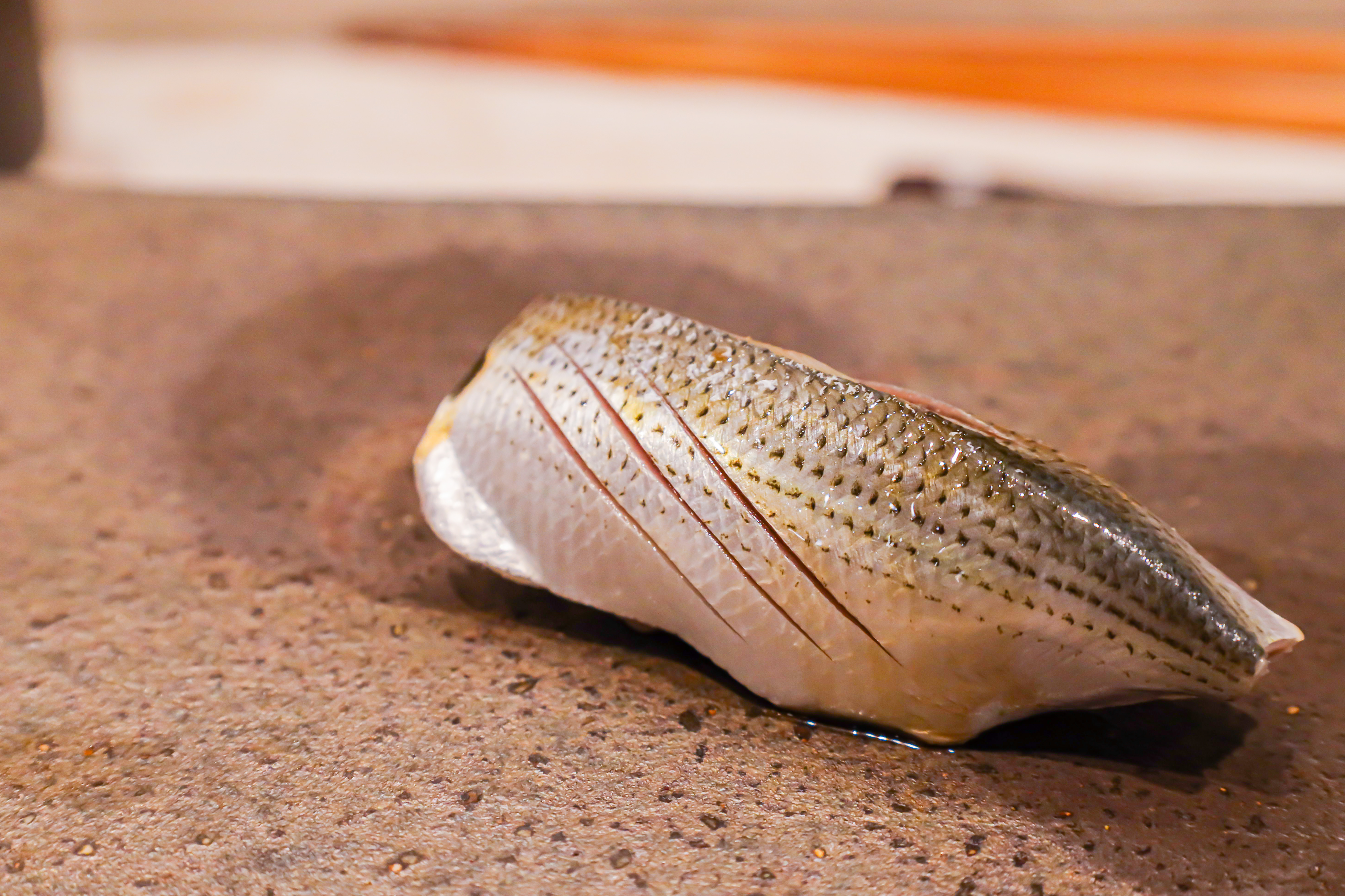 小肌とは？江戸前寿司を彩る光り物の魅力と出世魚の秘密