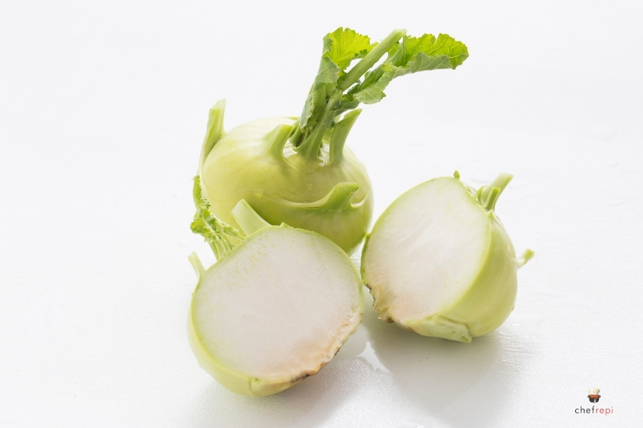 コールラビとは？カブに似た球茎野菜の魅力と活用法