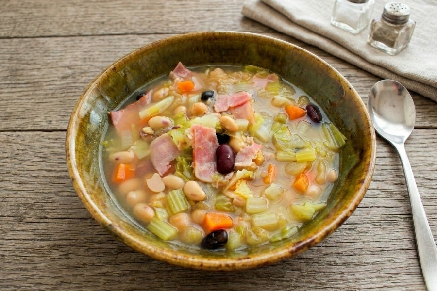 ガルビュールとは？フランス南西部の心温まるスープの魅力